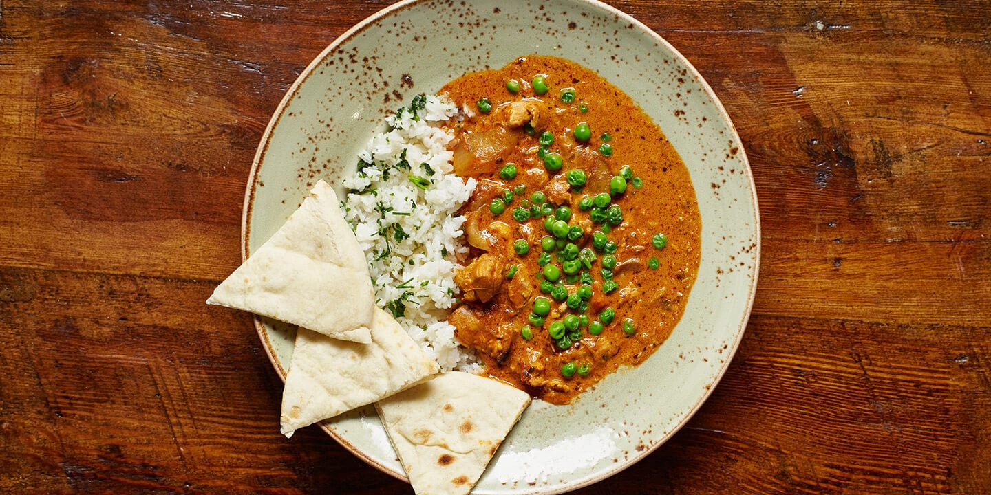 poulet au cari et au beurre accompagné de riz