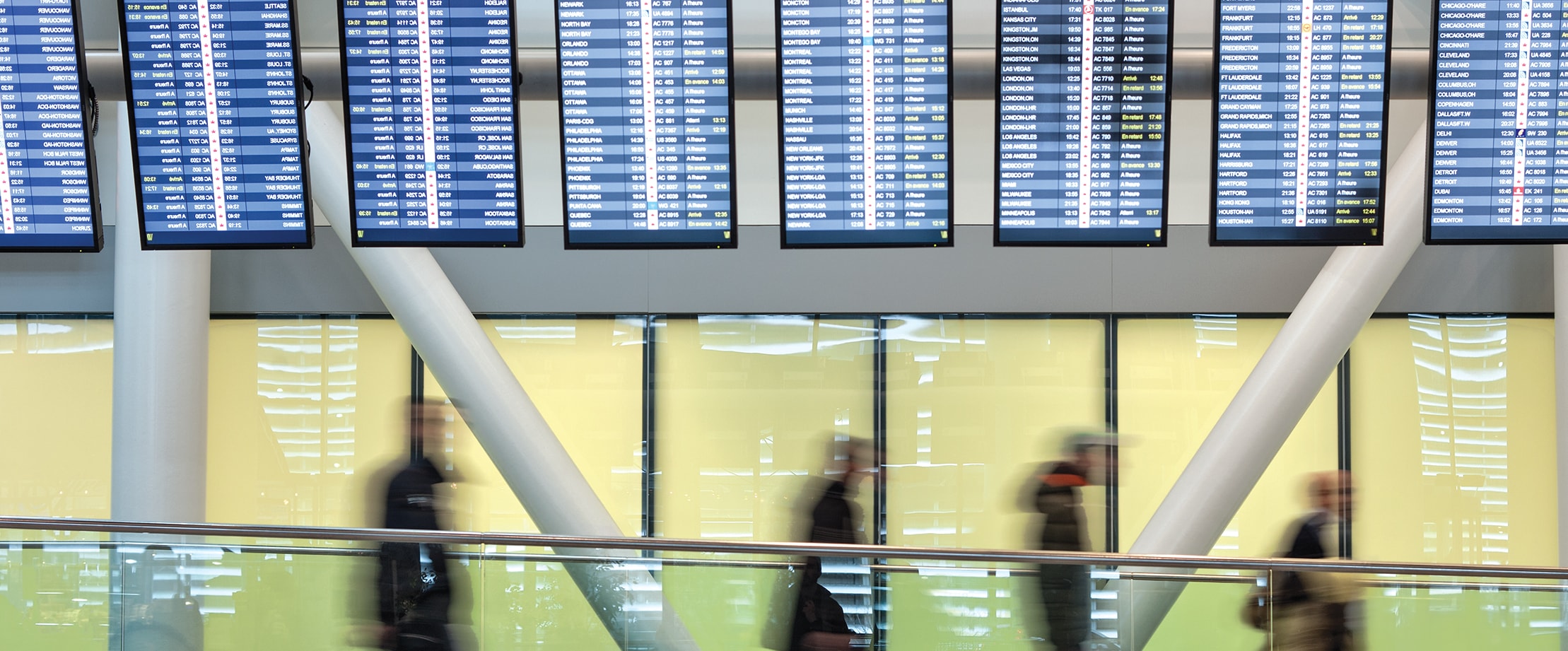 Travellers moving along at Toronto Pearson